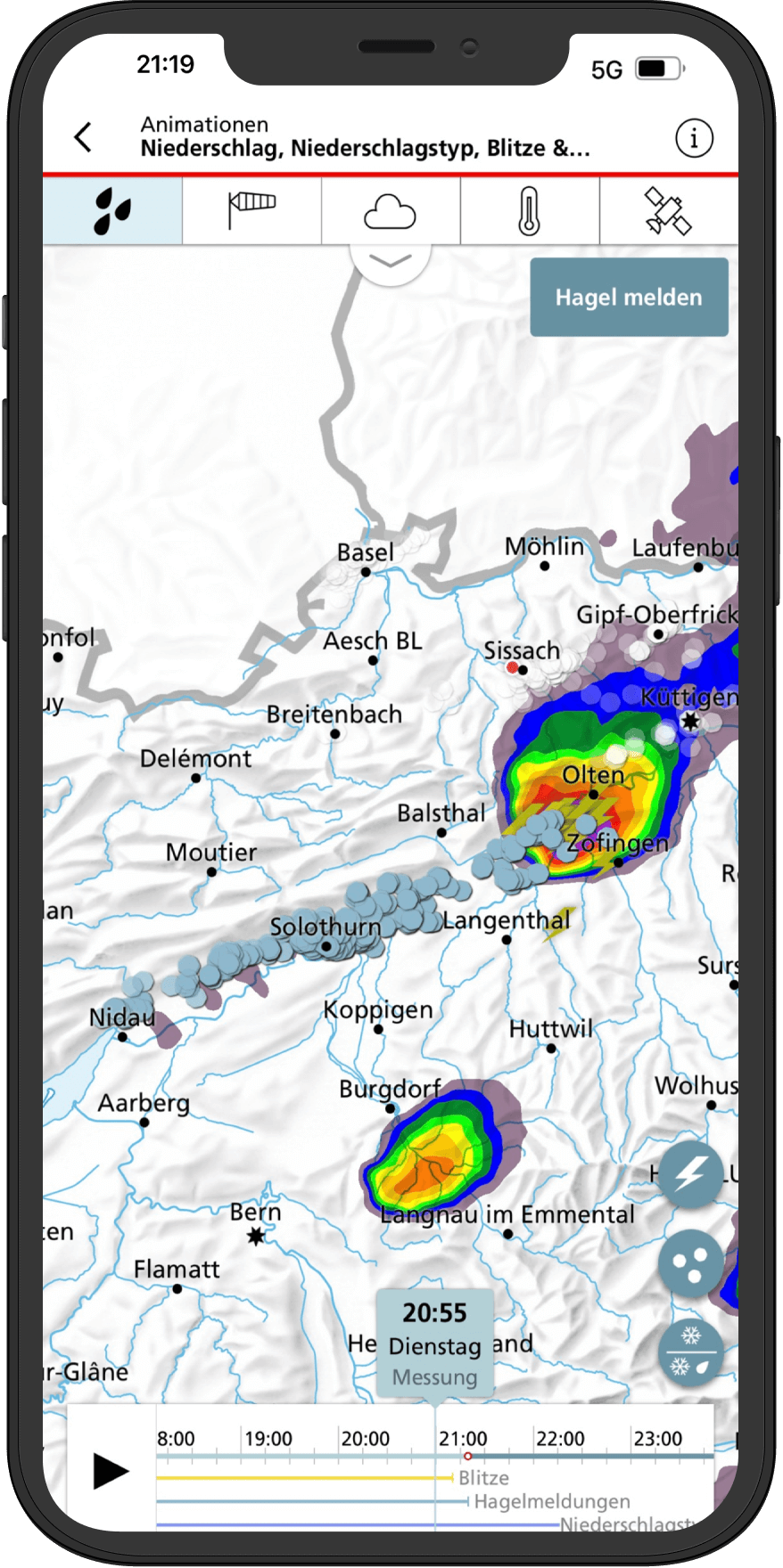 Screenshot of MeteoSwiss 2.0 in 2021. The screen shows a map with markings of hail observations